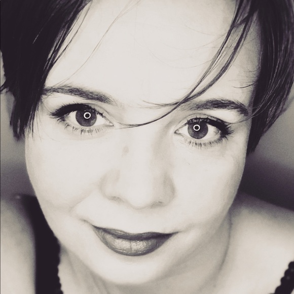 Meet your Posher, Amelia - Picture 1 of 13